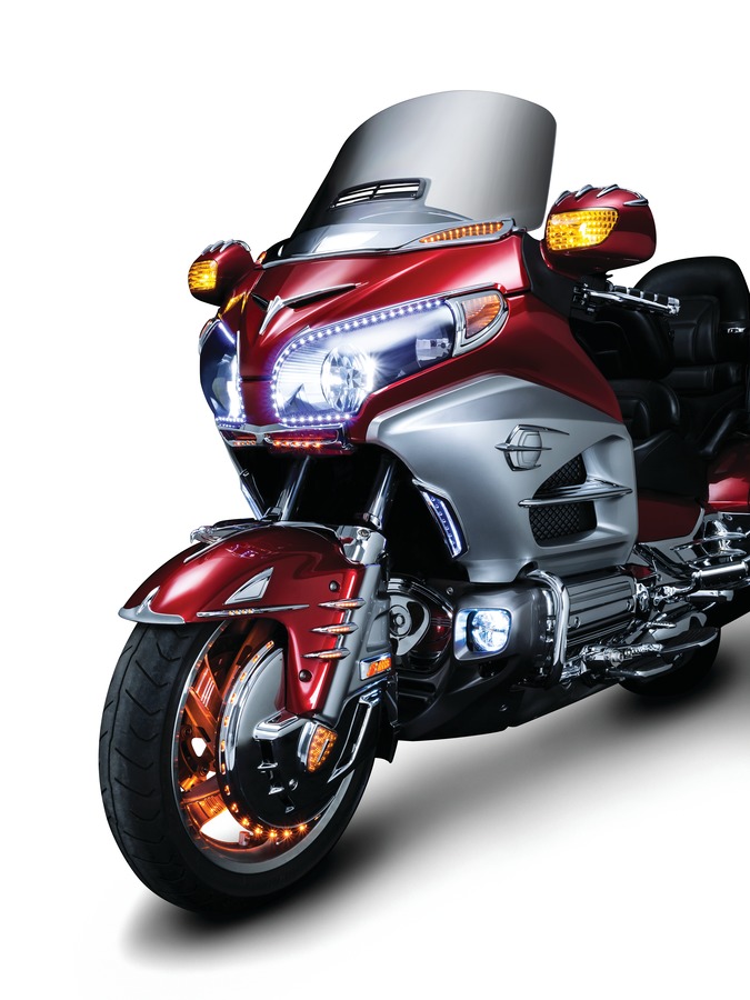 Накладка на центральный воздухозаборник (1 шт) для Honda GL1800 Gold Wing 7328