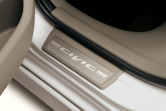 Накладки на пороги для Honda Civic IX 4D (2012+)