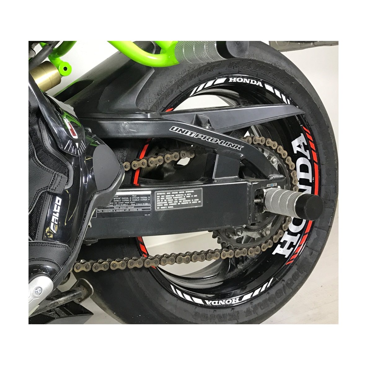 Пеги Crazy Iron в ось заднего колеса мотоцикла Honda CBR929RR, CBR954RR, CBR1000RR до 2005 г.в.