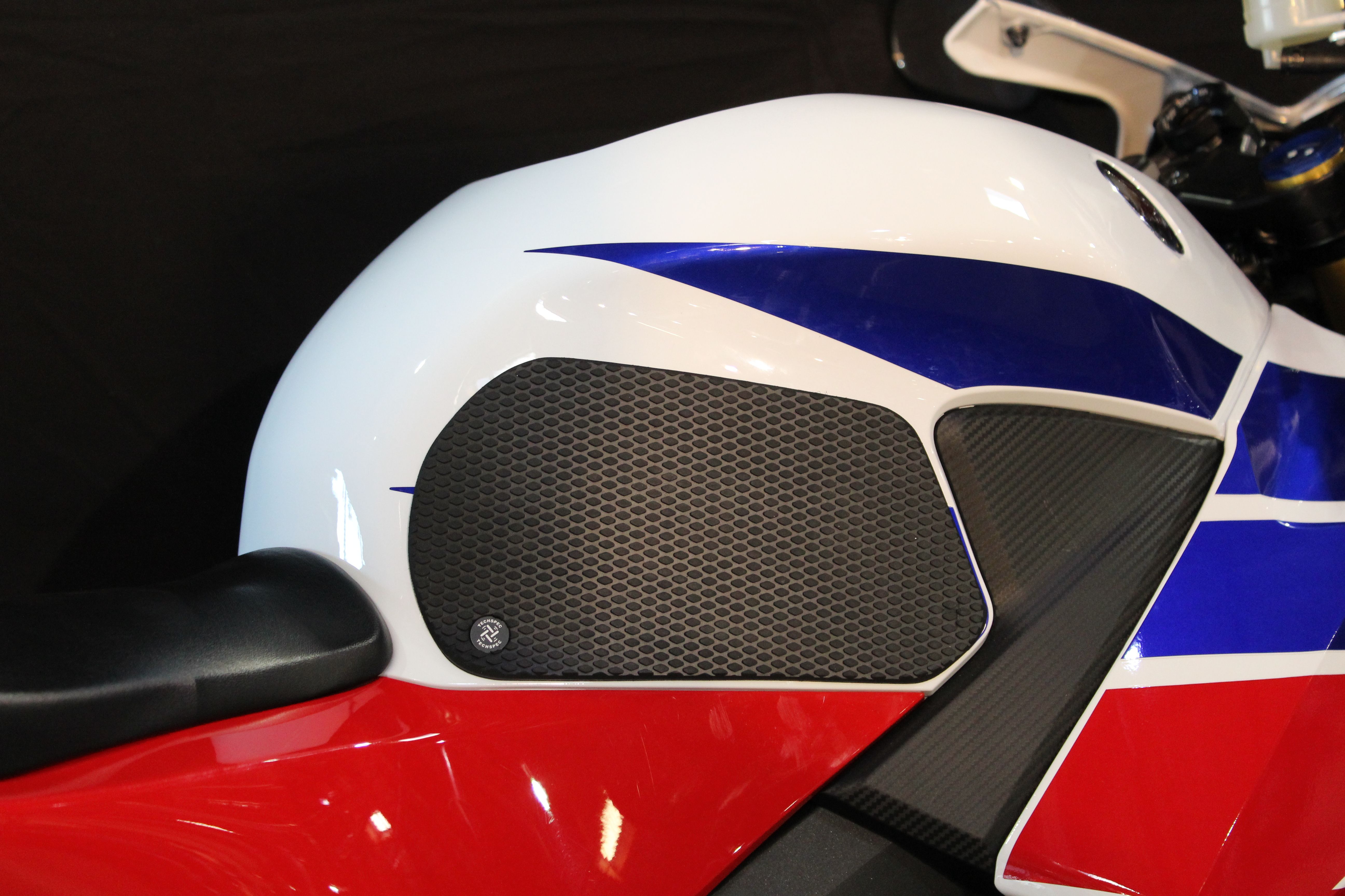 Комплект защитных наклеек на бак TechSpec  для мотоцикла Honda CBR600RR 13-