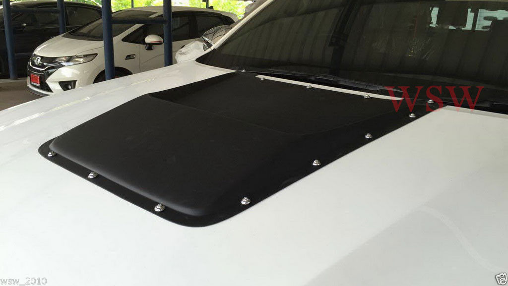 Накладка на капот для Toyota Hilux 2016