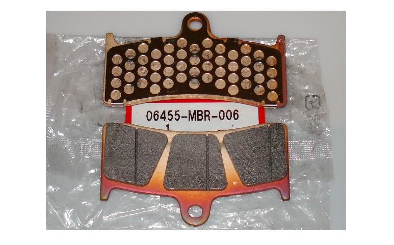 Оригинальные колодки тормозные передние для мотоцикла HONDA 06455MBR006 (06455-MBR-006)