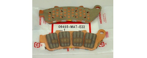 Оригинальные передние тормозные колодки для мотоцикла Honda 06455MATE22 (06455-MAT-E22)