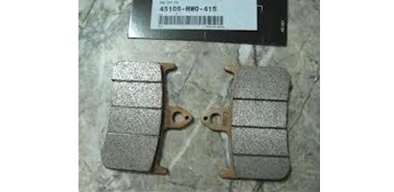 Оригинальные колодки тормозные передние для мотоцикла HONDA 45105MW0415 (45105-MW0-415)
