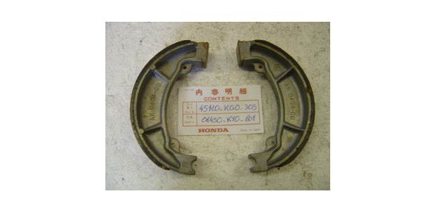 Оригинальные колодки тормозные передние для мотоцикла HONDA 45120KG0305 (45120-KG0-305)