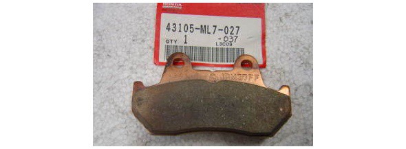 Оригинальные задние тормозные колодки для мотоцикла HONDA 43105ML7027 (43105-ML7-027)