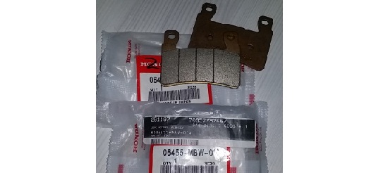 Оригинальные передние тормозные колодки для мотоцикла Honda 06455MBW016 (06455-MBW-016)