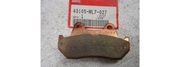 Оригинальные задние тормозные колодки для мотоцикла HONDA 43105ML7037 (43105-ML7-037)