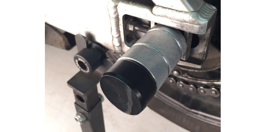 Пеги Crazy Iron в ось заднего колеса мотоцикла Honda CBR600RR/RA '03-'12