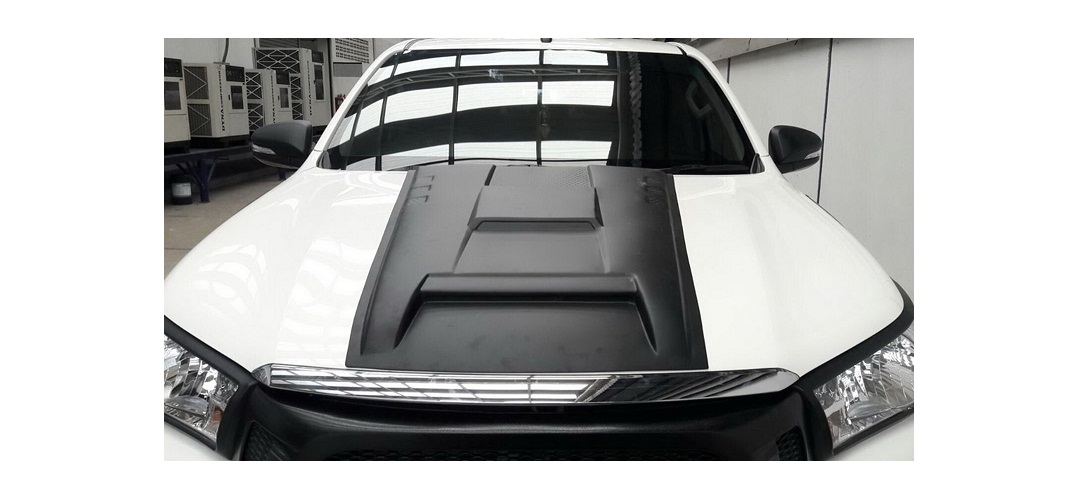 Накладка на капот Toyota Hilux 2015-2016