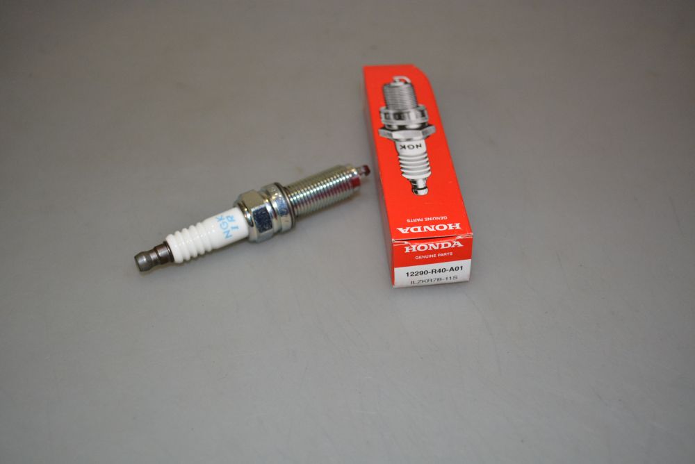 Оригинальная свеча зажигания иридиевая для Honda, Acura 12290R40A01 (12290-R40-A01)