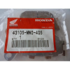 Оригинальные задние тормозные колодки для мотоцикла Honda 43105MW0405 (43105-MW0-405) Оригинальные задние тормозные колодки для мотоцикла Honda 43105MW0405 (43105-MW0-405)
