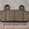 Оригинальные передние тормозные колодки для мотоцикла HONDA 45105MM5008 (45105-MM5-008) Оригинальные передние тормозные колодки для мотоцикла HONDA 45105MM5008 (45105-MM5-008)