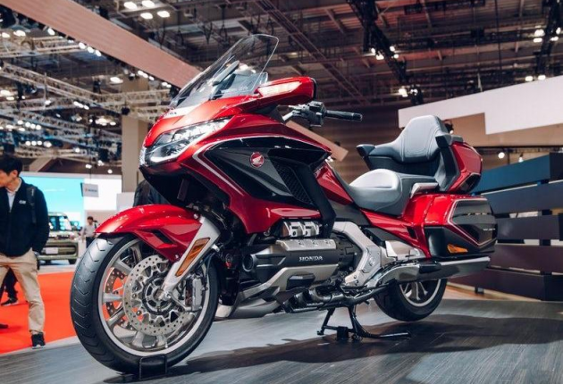 Gold Wing 2018 - Мотоцикл из будущего от Honda