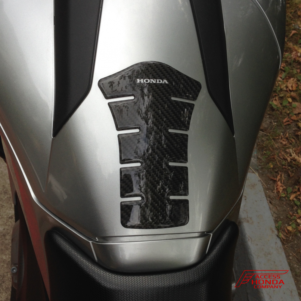 Оригинальная карбоновая наклейка на бак мотоцикла Honda 08P61MEW200A (08P61-MEW-200A) Оригинальная карбоновая наклейка на бак мотоцикла Honda 08P61MEW200A (08P61-MEW-200A)