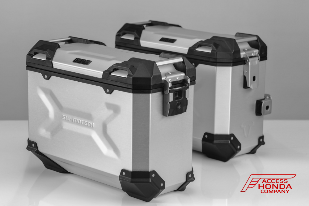 Комплект премиальных боковых алюминиевых серебристых кофров 37 л. и креплений SW-MOTECH для Honda NC750X Комплект премиальных боковых алюминиевых серебристых кофров 37 л. и креплений SW-MOTECH для Honda NC750X
