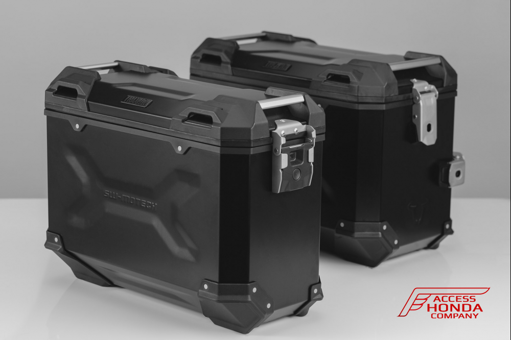 Комплект премиальных боковых алюминиевых чёрных кофров 45 л. и креплений SW-MOTECH для Honda NC750X Комплект премиальных боковых алюминиевых чёрных кофров 45 л. и креплений SW-MOTECH для Honda NC750X