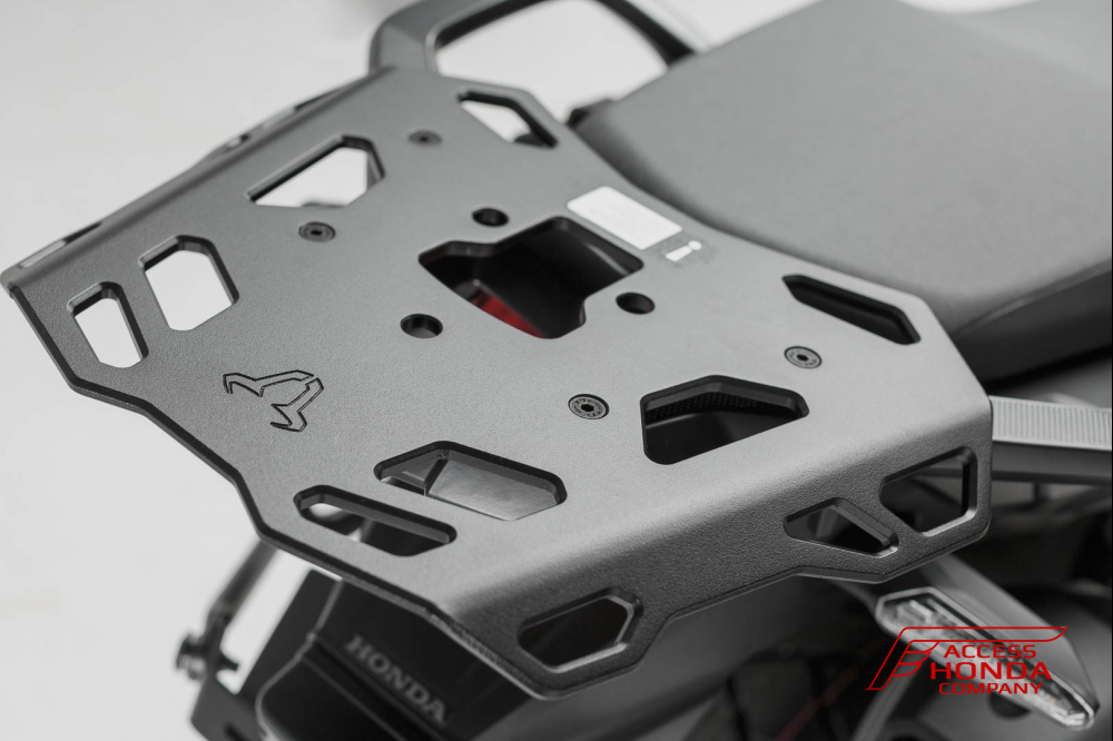 Комплект центрального кофра TRAX ADV серебристого цвета с креплениями SW-MOTECH для Honda CRF1000L Afrika Twin Комплект центрального кофра TRAX ADV серебристого цвета с креплениями SW-MOTECH для Honda CRF1000L Afrika Twin