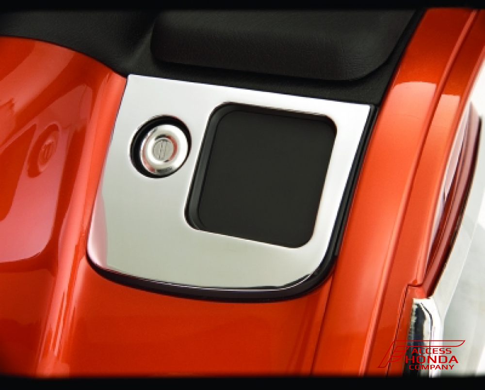 Хромированная накладка на панель управления (1 шт) для Honda GL1800 Gold Wing 52-686 Хромированная накладка на панель управления (1 шт) для Honda GL1800 Gold Wing 52-686