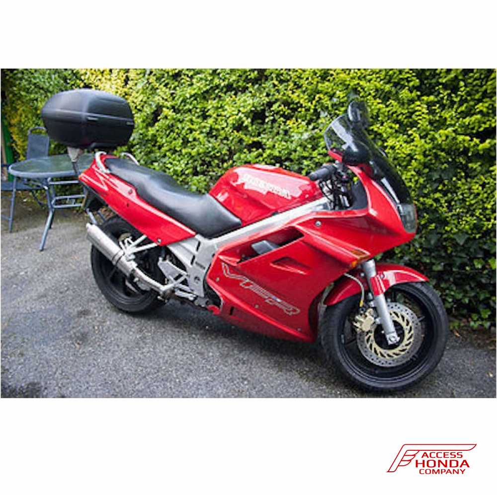 Крепление площадки центрального кофра Givi / Kappa для Honda VFR 750 F 1990-1993 Крепление площадки центрального кофра Givi / Kappa для Honda VFR 750 F 1990-1993