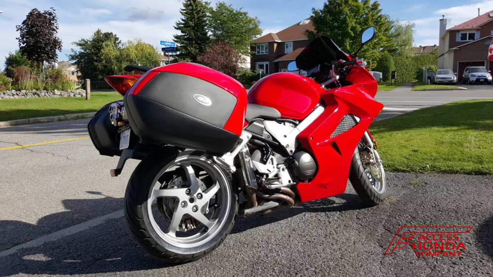 Крепление боковых кофров GIVI V35 MONOKEY® для мотоцикла VFR800 Крепление боковых кофров GIVI V35 MONOKEY® для мотоцикла VFR800