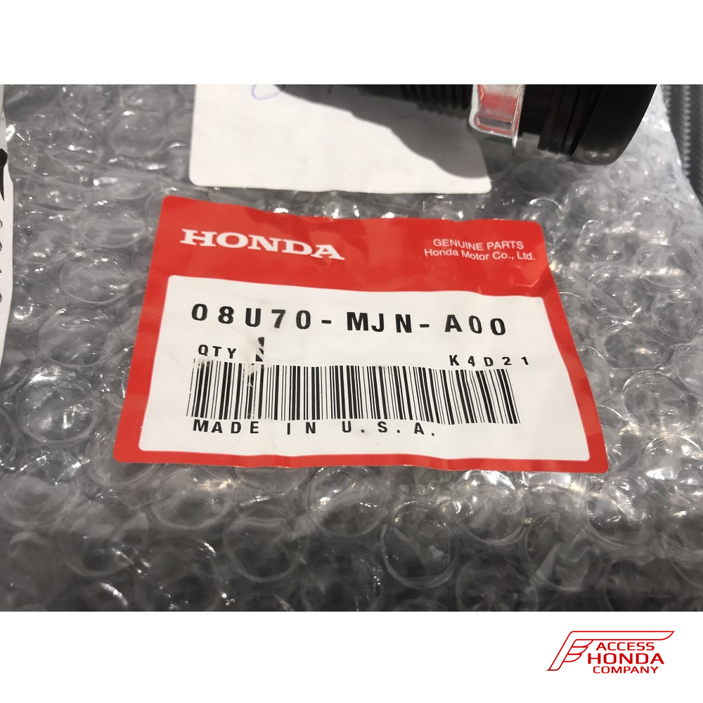 Оригинальная врезная розетка 12V для мотоцикла Honda 08U70MJNA00 (08U70-MJN-A00) Оригинальная врезная розетка 12V для мотоцикла Honda 08U70MJNA00 (08U70-MJN-A00)