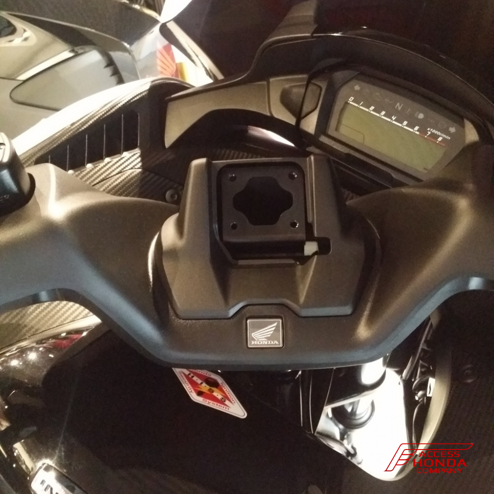 Оригинальное крепление для навигатора мотоцикла Honda NC700-750D Integra 08B70MGSD70 (08B70-MGS-D70) Оригинальное крепление для навигатора мотоцикла Honda NC700-750D Integra 08B70MGSD70 (08B70-MGS-D70)