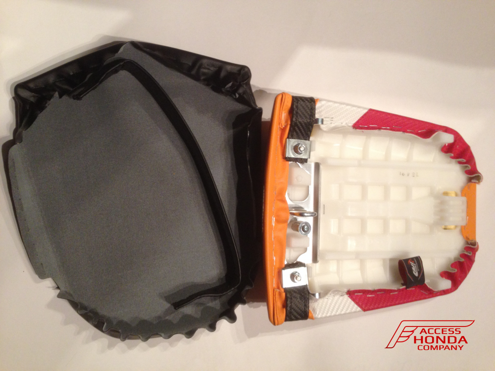 Чехол на сиденье LUIMOTO Repsol (Passenger) для Honda CBR600RR (05-06г.) Чехол на сиденье LUIMOTO Repsol (Passenger) для Honda CBR600RR (05-06г.)