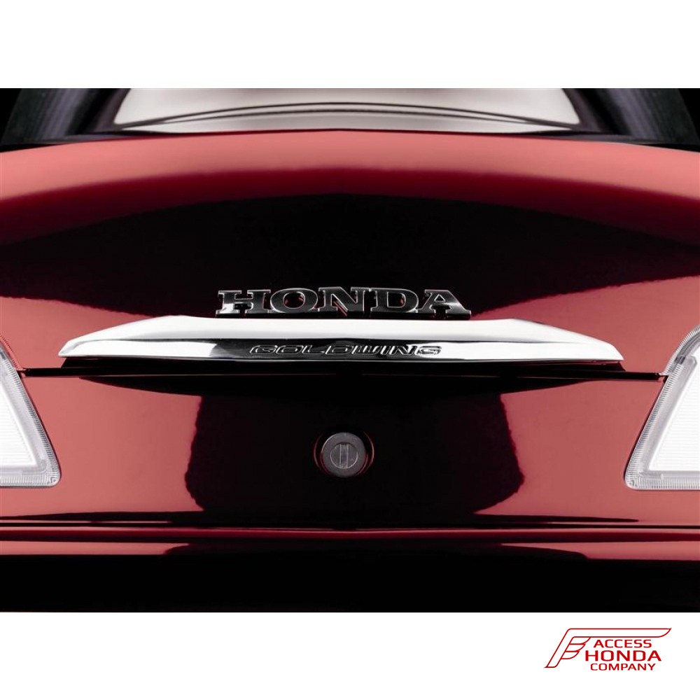 Оригинальная декоративная накладка-ручка центрального кофра для мотоцикла Honda GL1800 Gold Wing '06-'16 08U94MCA800 (08U94-MCA-800) Оригинальная декоративная накладка-ручка центрального кофра для мотоцикла Honda GL1800 Gold Wing '06-'16 08U94MCA800 (08U94-MCA-800)