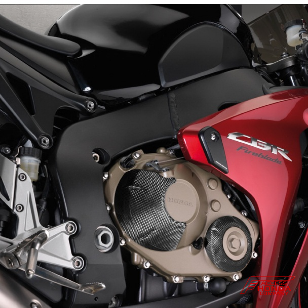 Оригинальная карбоновая накладка на крышку сцепления двигателя мотоцикла Honda 08F48MFL800 (08F48-MFL-800) (для версий без ABS) Оригинальная карбоновая накладка на крышку сцепления двигателя мотоцикла Honda 08F48MFL800 (08F48-MFL-800) (для версий без ABS)