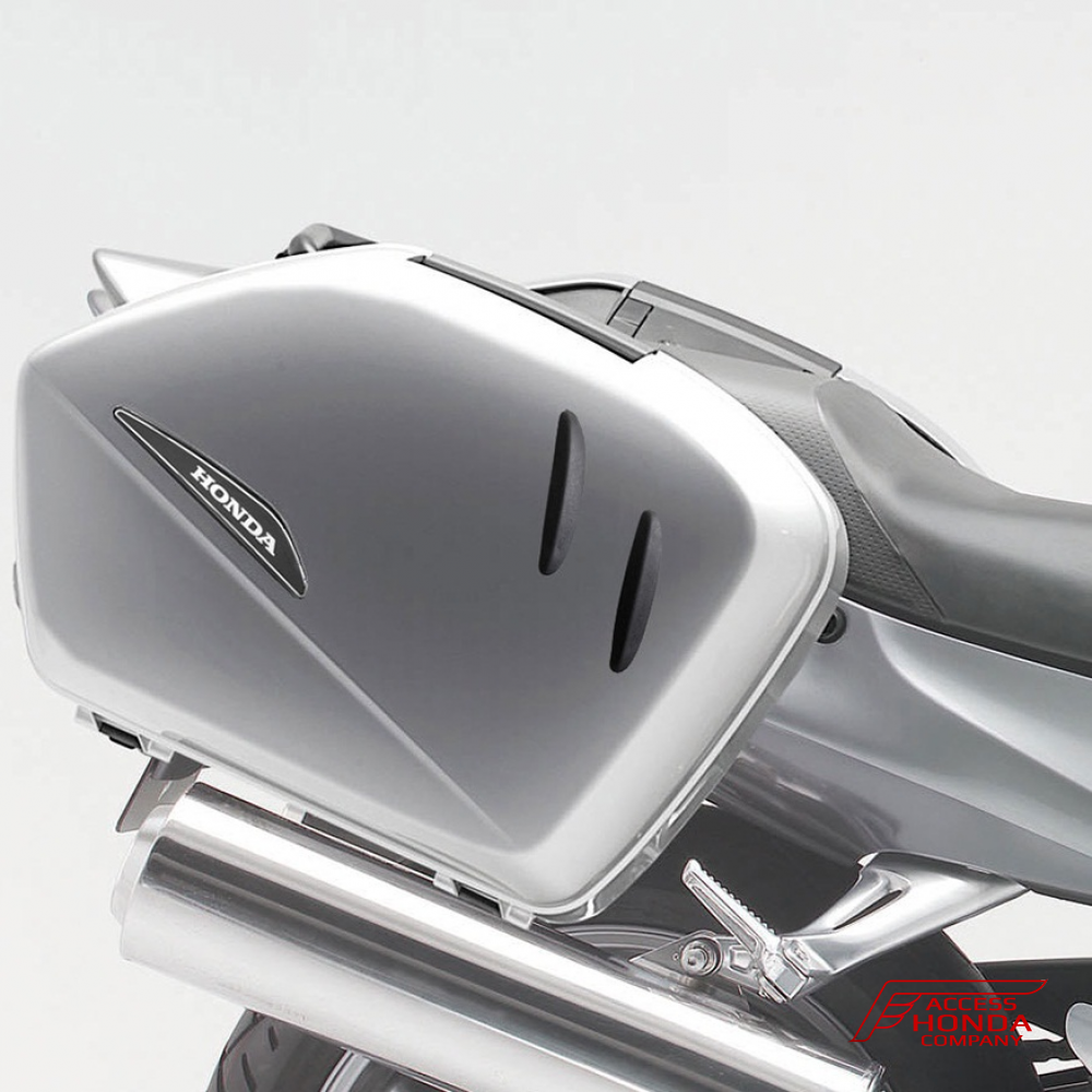 Оригинальные боковые кофры для мотоцикла Honda 33 л. 08L52MGJ810 (08L52-MGJ-810) (окрашены в цвет мотоцикла) Оригинальные боковые кофры для мотоцикла Honda 33 л. 08L52MGJ810 (08L52-MGJ-810) (окрашены в цвет мотоцикла)