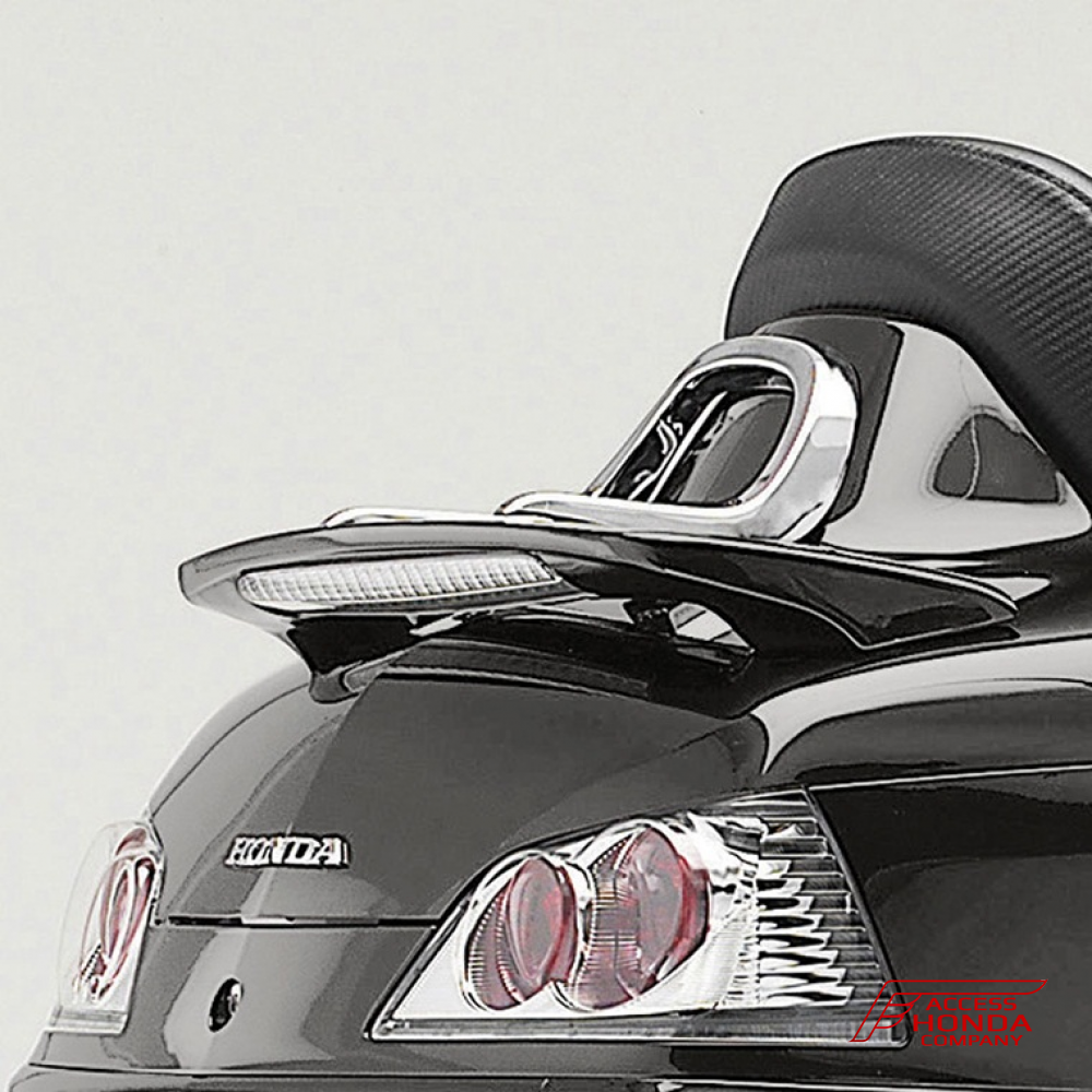 Оригинальный спойлер со стоп-сигналом на центральный кофр мотоцикла Honda GL1800 Gold Wing '01-'16 08F64MCA121C (08F64-MCA-121C) Оригинальный спойлер со стоп-сигналом на центральный кофр мотоцикла Honda GL1800 Gold Wing '01-'16 08F64MCA121C (08F64-MCA-121C)