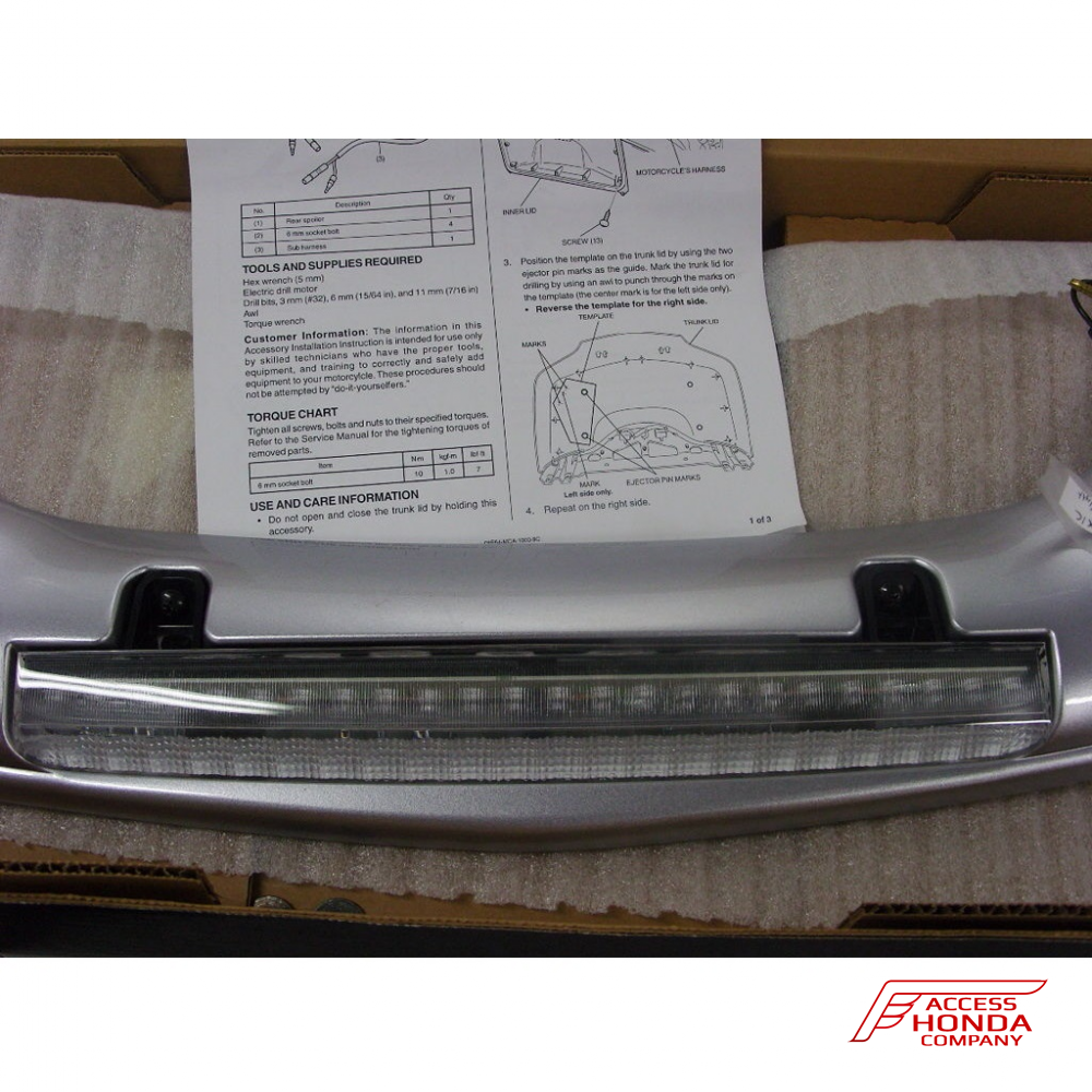 Оригинальный спойлер со стоп-сигналом на центральный кофр мотоцикла Honda GL1800 Gold Wing '01-'16 08F64MCA1X1C (08F64-MCA-1X1C) Оригинальный спойлер со стоп-сигналом на центральный кофр мотоцикла Honda GL1800 Gold Wing '01-'16 08F64MCA1X1C (08F64-MCA-1X1C)