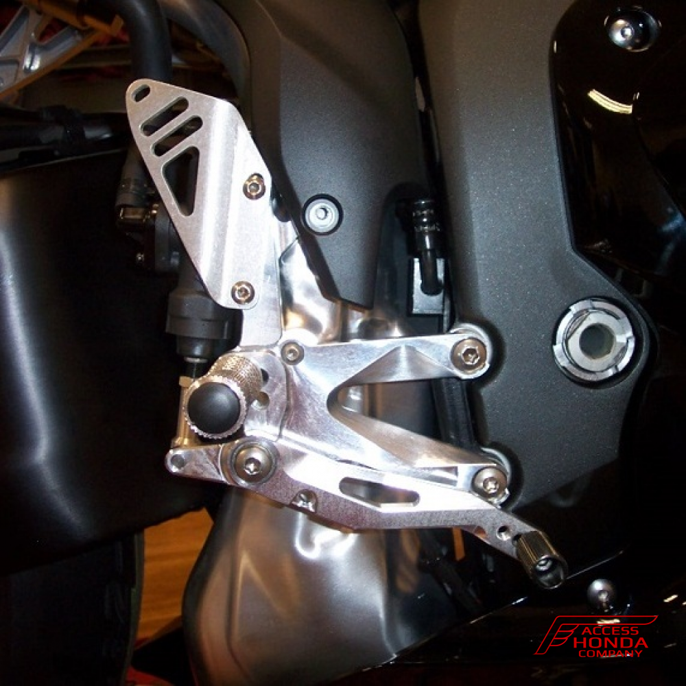 Регулируемые подножки Gilles FXR для мотоцикла Honda (цвет на выбор) Регулируемые подножки Gilles FXR для мотоцикла Honda (цвет на выбор)