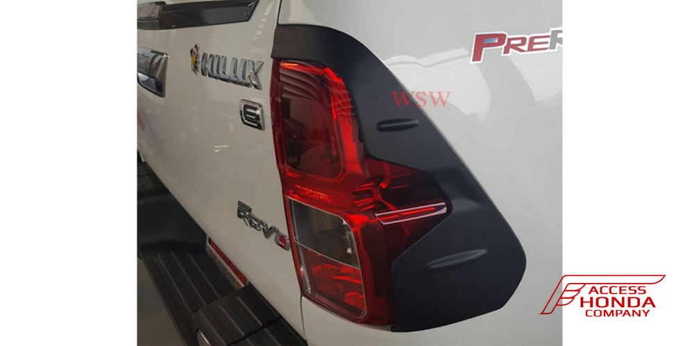 Накладки на задние фонари Toyota Hilux 2015-2016 Накладки на задние фонари Toyota Hilux 2015-2016