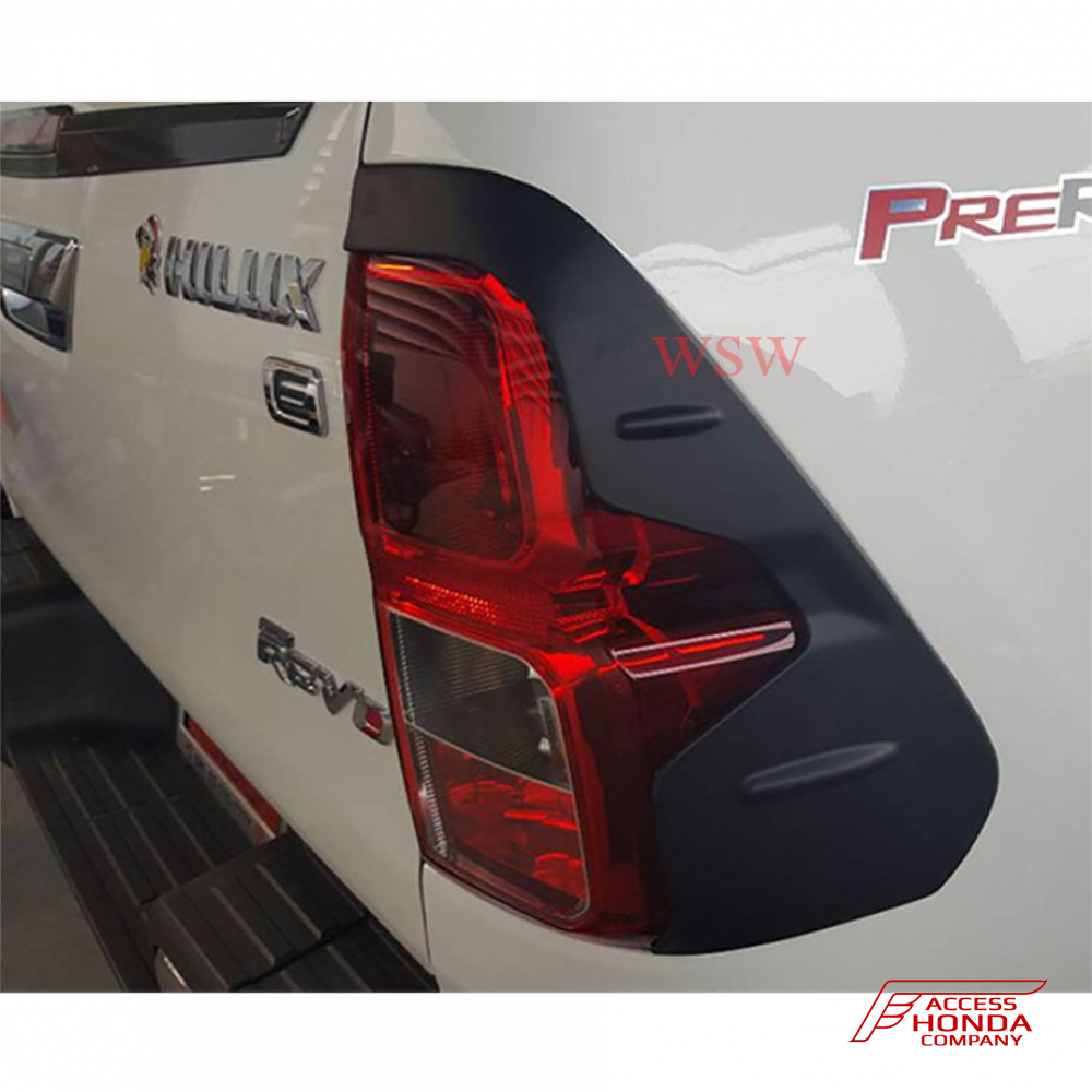 Накладки на задние фонари Toyota Hilux 2015-2016 Накладки на задние фонари Toyota Hilux 2015-2016