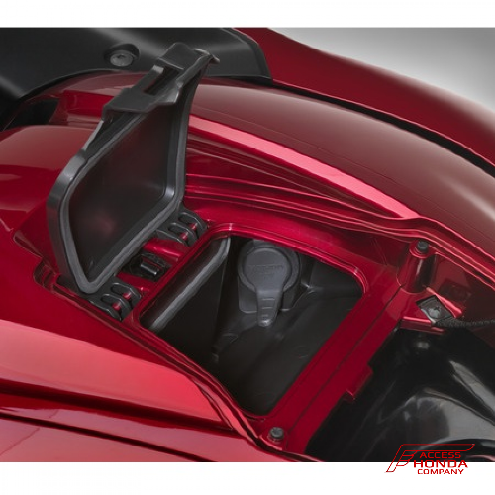 Гнездо для аксессуаров 12v на мотоцикл Honda CTX700 Гнездо для аксессуаров 12v на мотоцикл Honda CTX700