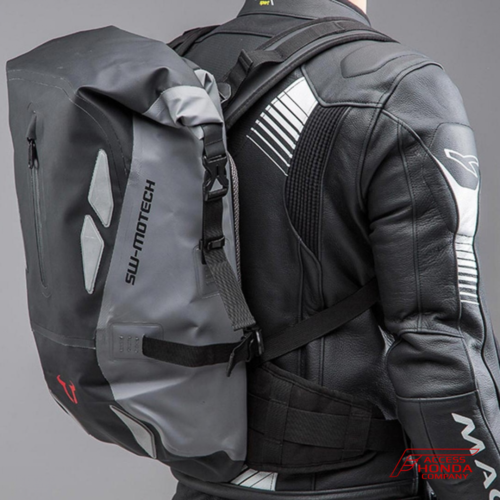 Оригинальный водонепроницаемый рюкзак Honda 08800SWM820 (08800-SWM-820) Оригинальный водонепроницаемый рюкзак Honda 08800SWM820 (08800-SWM-820)